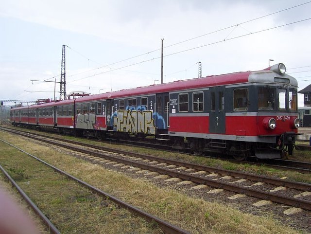 Graffiti Train - Photo by polskiezlote - bsp, pinar