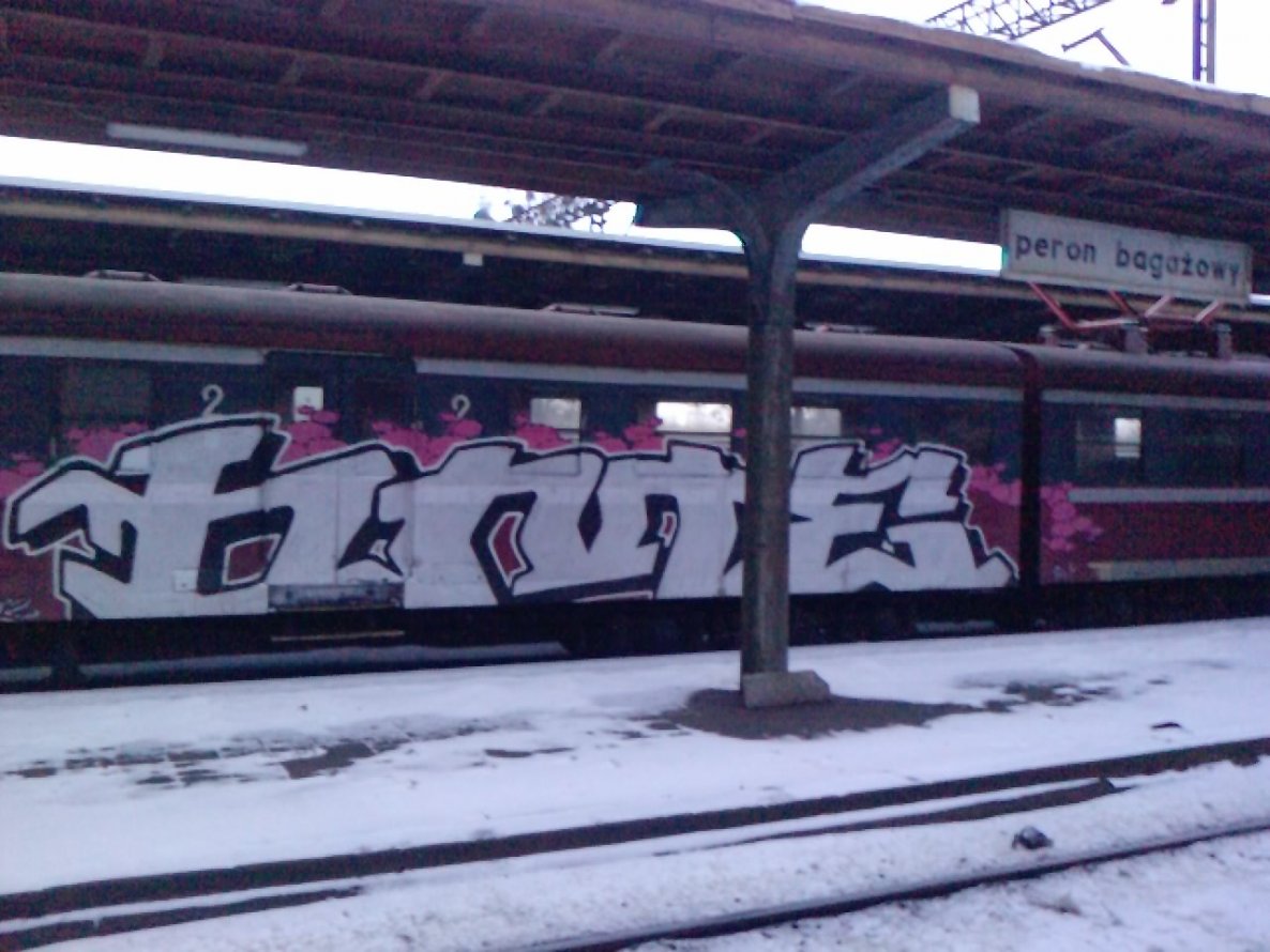 Graffiti Train - Photo by polskiezlote - dme, gncrew, glon