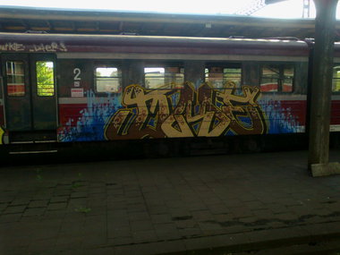 Graffiti Train - Photo by polskiezlote - dme, gncrew, glon