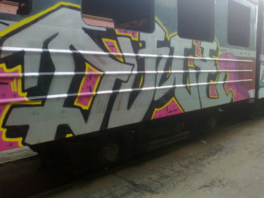 Graffiti Train - Photo by polskiezlote - dme, gncrew, glon