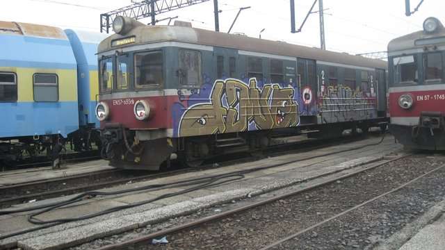 Graffiti Train - Photo by polskiezlote - dme, gn, hoib