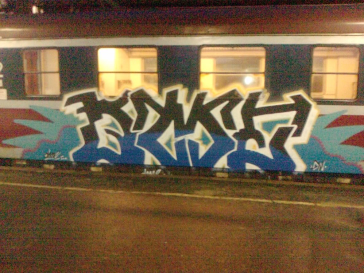 Graffiti Train - Photo by polskiezlote - dme, panel, gn