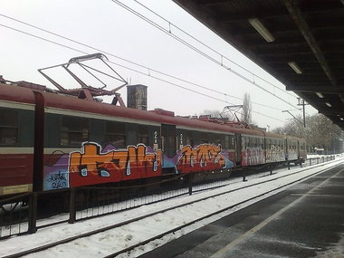 Graffiti Train - Photo by polskiezlote - hoib, buh, dme