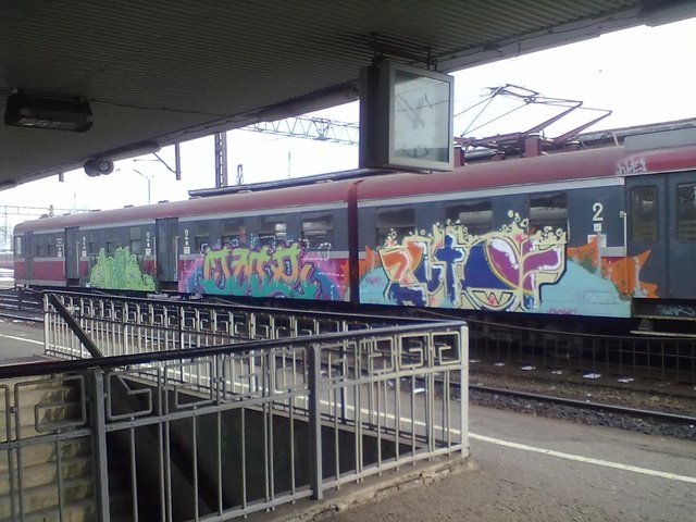 Graffiti Train - Photo by polskiezlote - hoib, buh, dme