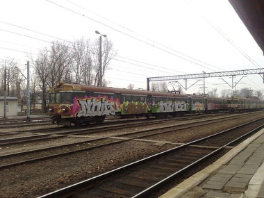 Graffiti Train - Photo by polskiezlote - hoib, buh, wika