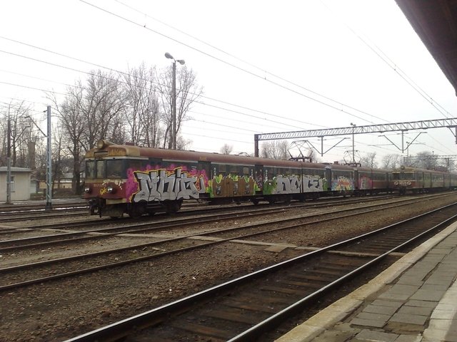 Graffiti Train - Photo by polskiezlote - hoib, buh, wika