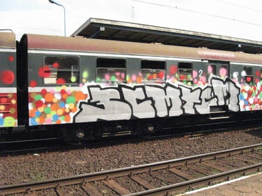 Graffiti Train - Photo by polskiezlote - 3cmtcm