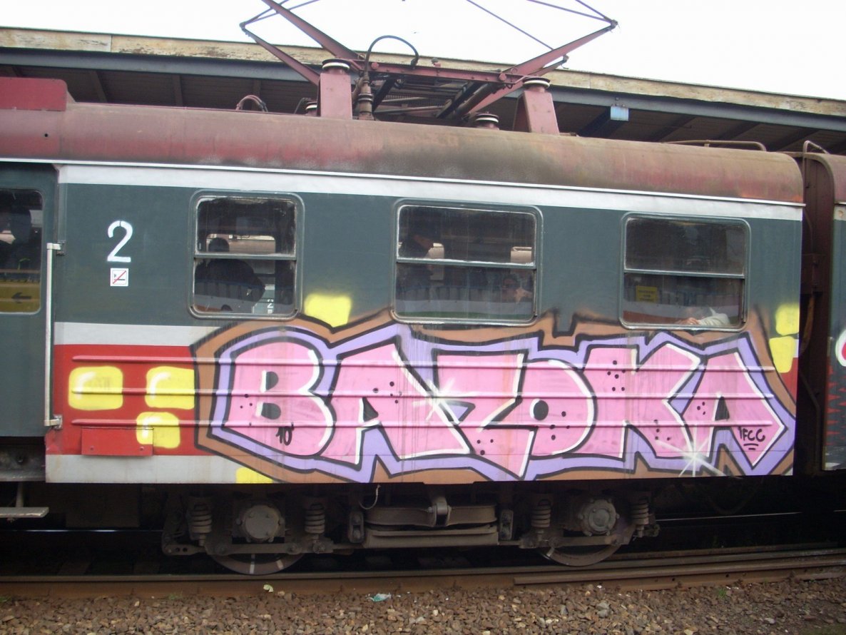 Graffiti Train - Photo by polskiezlote - bazoka