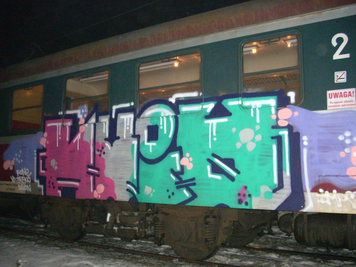 Graffiti Train - Photo by polskiezlote - aviq, thez