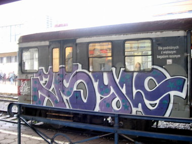 Graffiti Train - Photo by polskiezlote - asyo