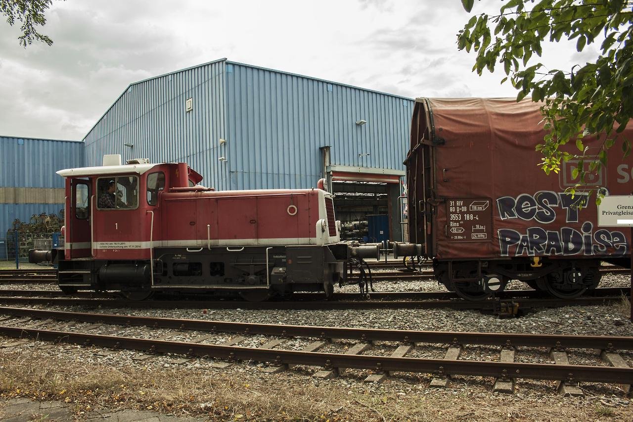 Graffiti Train - Photo by pottfr8 - crago, freight, schenker