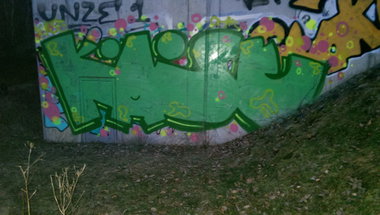 Graffiti Bombing - Photo by pretty_dope - käse, hmg