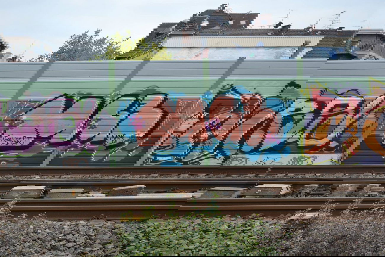 Graffiti Bombing - Photo by pringlesone - mgb