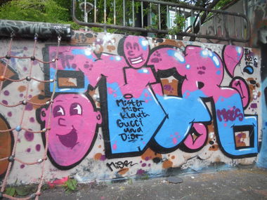 Graffiti Wall - Photo by pringlesone - mior