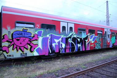 Graffiti Train - Photo by pringlesone - jesm