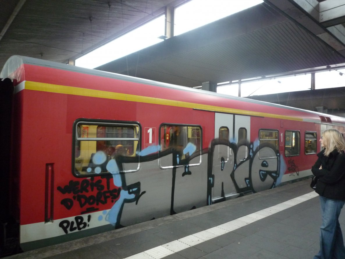 Graffiti Train - Photo by pringlesone - jurie, yuri (2013)
