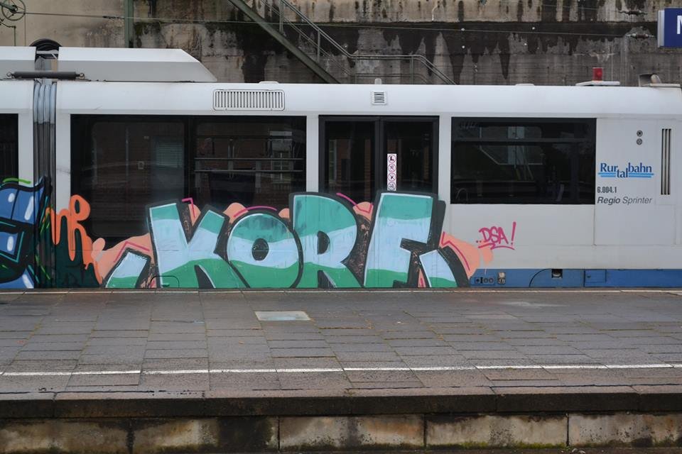 Graffiti Train - Photo by pringlesone - kore, fase, bone (2013)