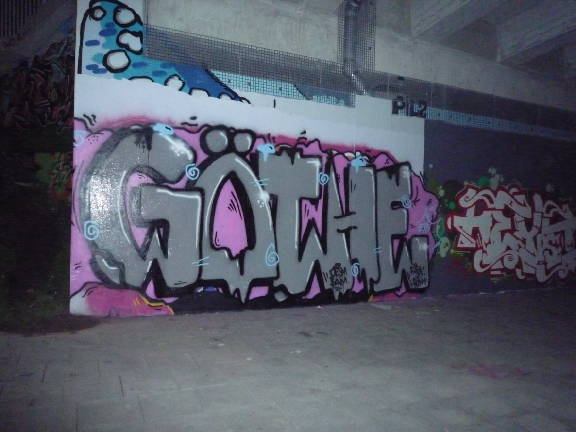 Graffiti Wall - Photo by pringlesone - göthe, reys