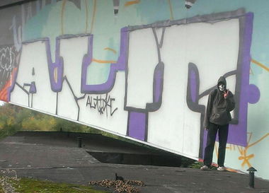 Graffiti Bombing - Photo by pringlesone - alt