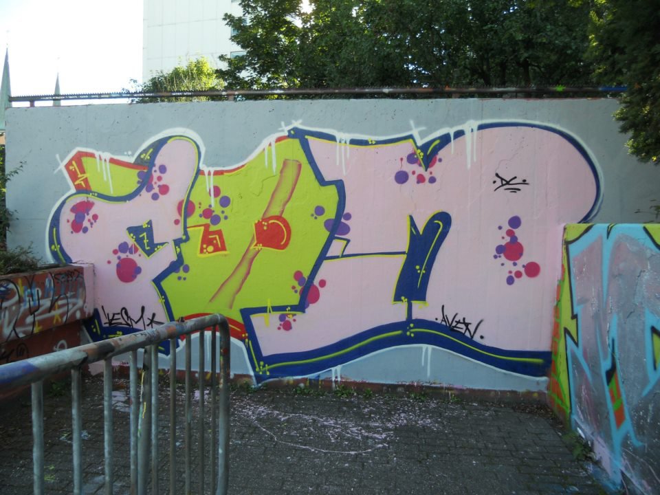 Graffiti Wall - Photo by pringlesone - jesm, fdm, aven