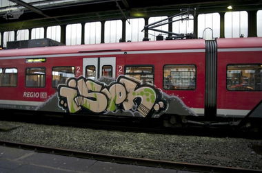 Graffiti Train - Photo by pringlesone - ison