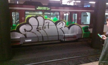 Graffiti Train - Photo by pringlesone - shor, nope, jesm