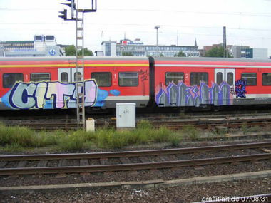 Graffiti Train - Photo by pringlesone - city, jesm