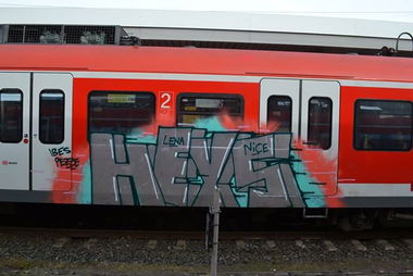Graffiti Train - Photo by pringlesone - heys (2014)