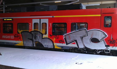Graffiti Train - Photo by pringlesone - cr