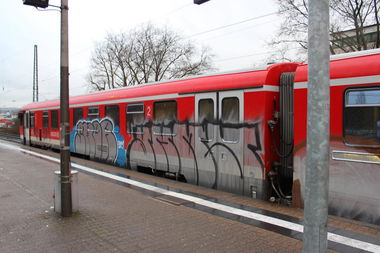 Graffiti Train - Photo by pringlesone - shor, akmy