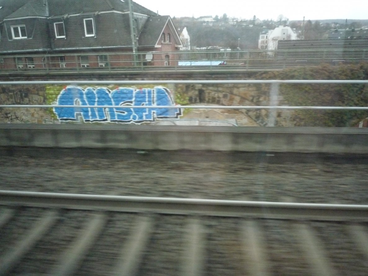 Graffiti Bombing - Photo by pringlesone - ains, fh