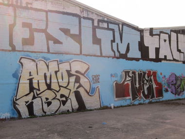 Graffiti Wall - Photo by pringlesone - amos, rbek, aven25