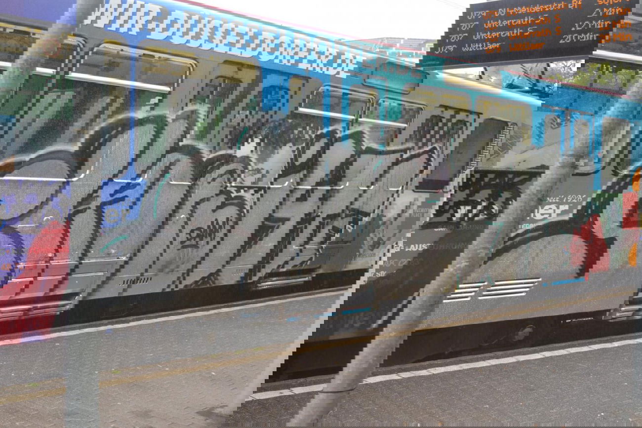 Graffiti Train - Photo by pringlesone - shor, i4tf, düsseldorf (2014)