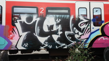 Graffiti Train - Photo by pringlesone - i4tf, sammy25
