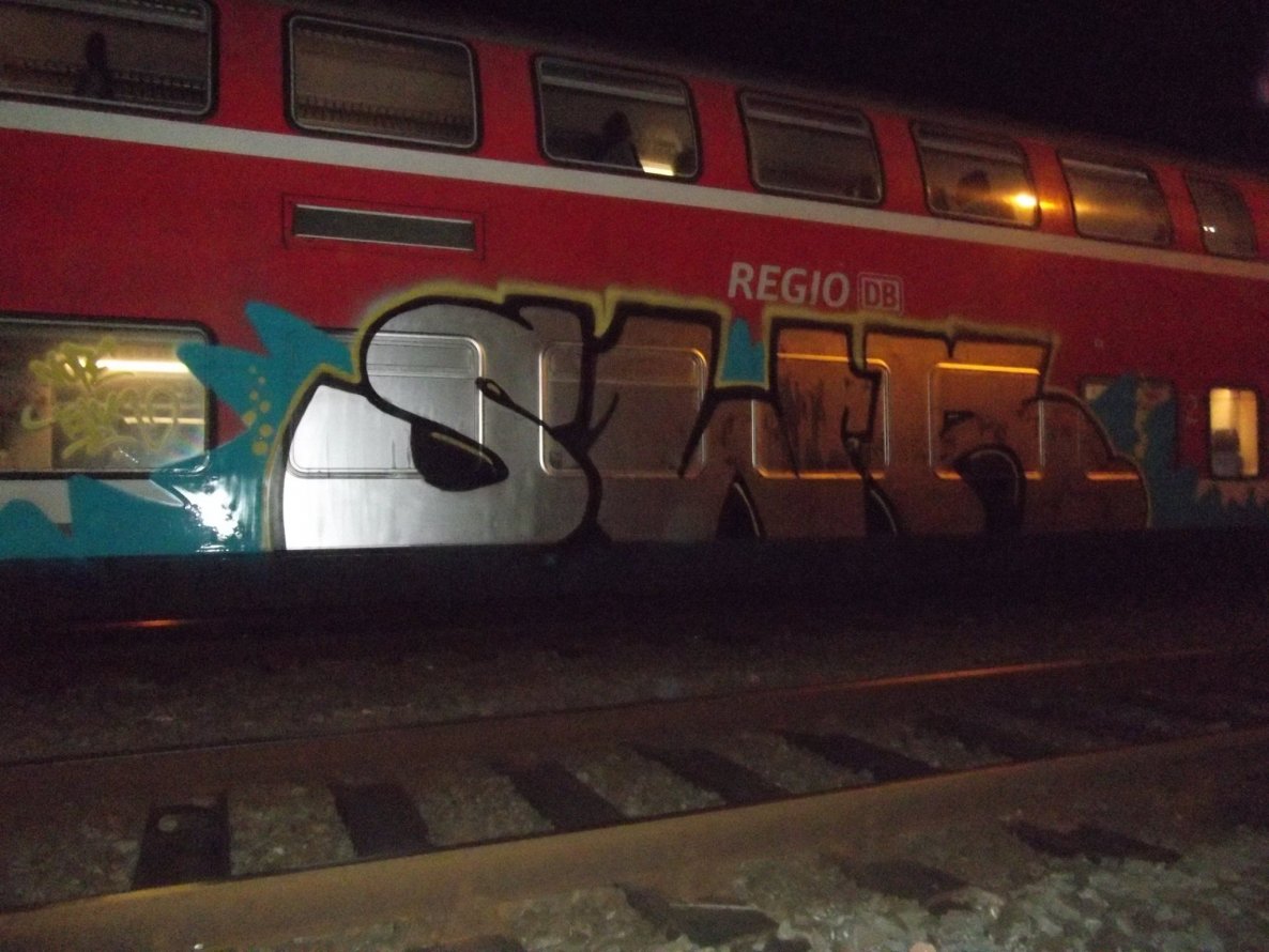 Graffiti Train - Photo by pringlesone - swr, nope, talk