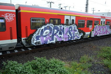 Graffiti Train - Photo by pringlesone - ernst, spook