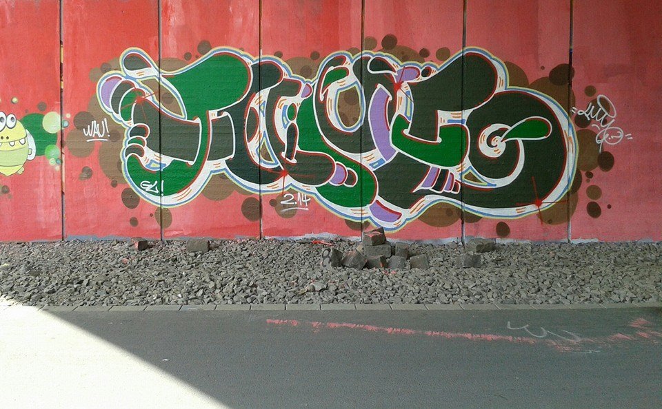 Graffiti Wall - Photo by pringlesone - fume
