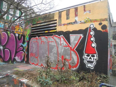 Graffiti Wall - Photo by pringlesone - ewok80