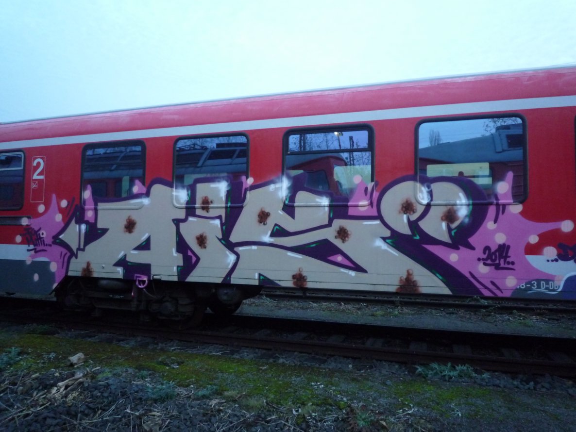 Graffiti Train - Photo by pringlesone