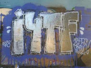 Graffiti Wall - Photo by pringlesone