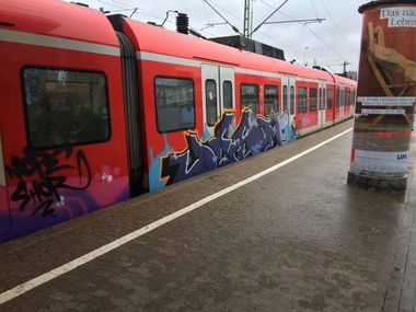 Graffiti Train - Photo by pringlesone - jesm (2014)