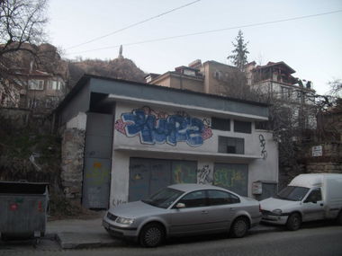 Graffiti Bombing in Bulgaria - Photo by qtek124 - kurs, roof, 124125