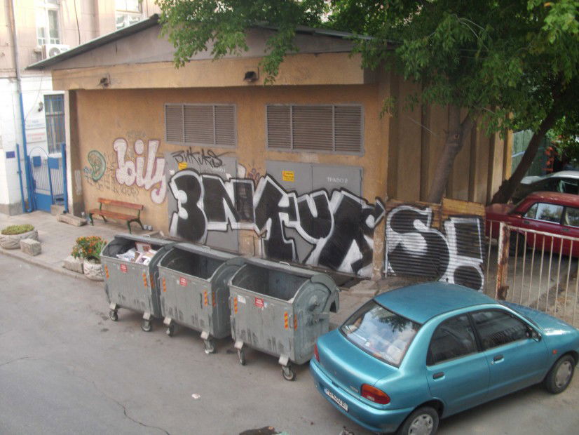 Graffiti Bombing in Bulgaria - Photo by qtek124 - kurs, 3nk, 124