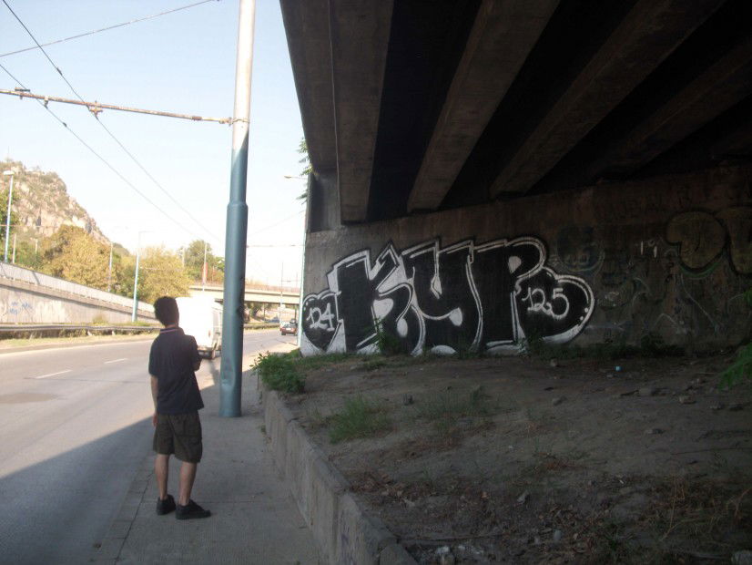 Graffiti Bombing in Bulgaria - Photo by qtek124 - kurs, 124, 125