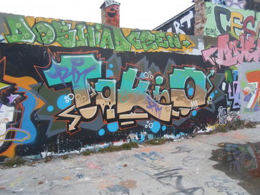 Graffiti Wall - Photo by quepasa - Tokio (2013)