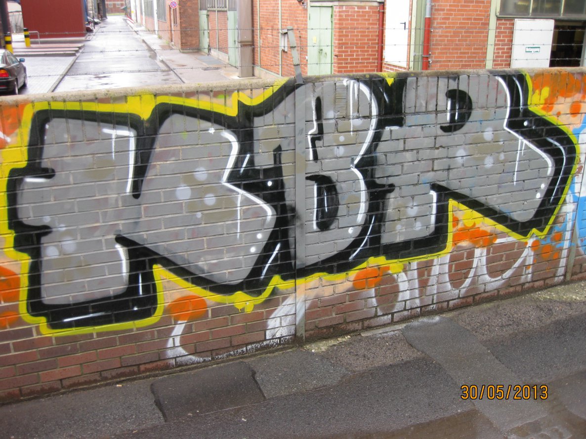 Graffiti Bombing - Photo by quepasa - Kbr (2013)