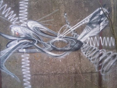 Graffiti Wall - Photo by quester - chrom, outlines, qst