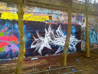 Graffiti Wall - Photo by quester - weberei, outlines