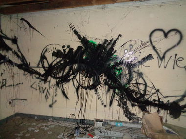 Graffiti Wall - Photo by quester