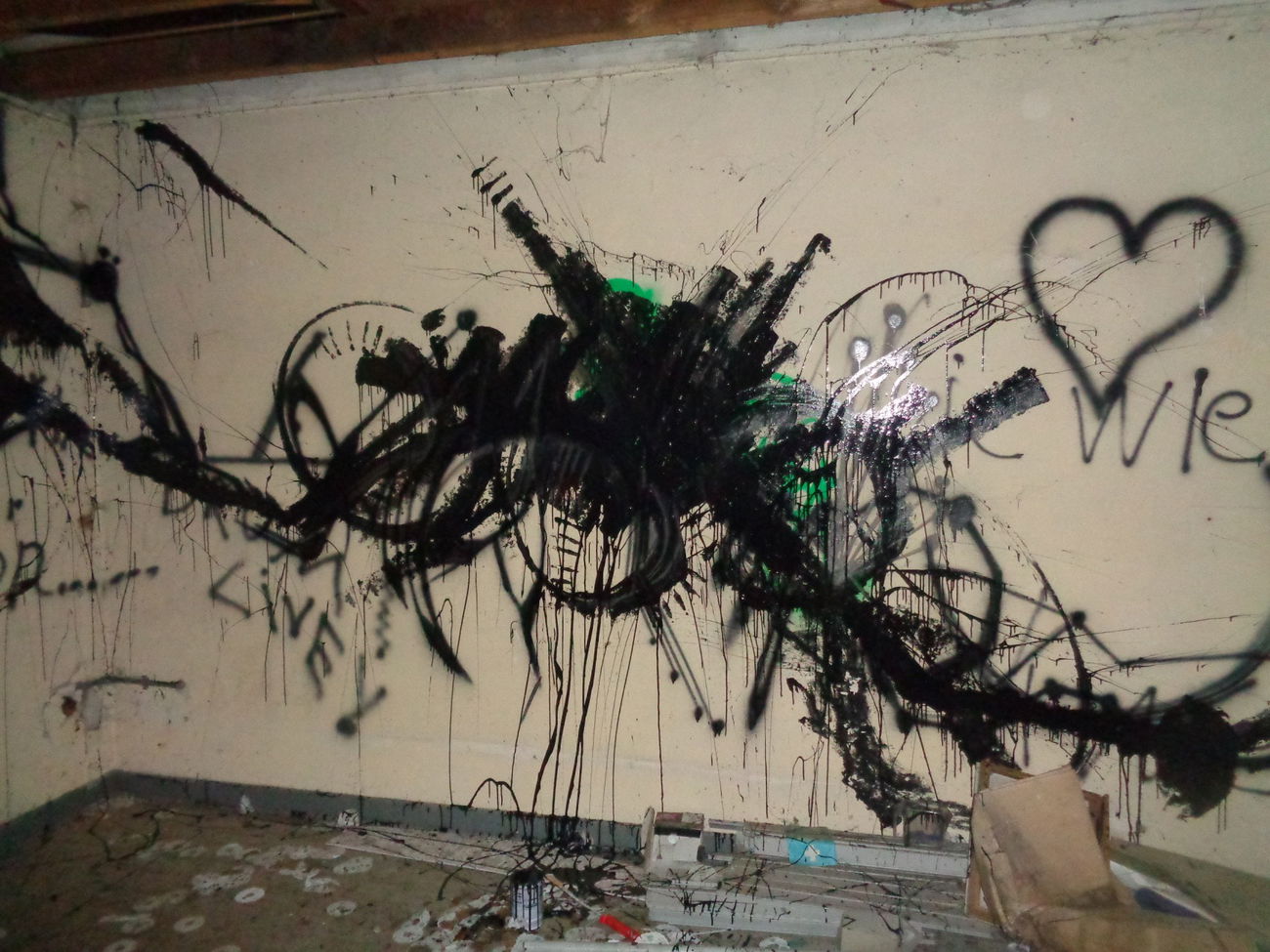 Graffiti Wall - Photo by quester